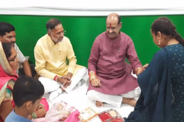 OM Birla Rakhi celebration, women who lost family member due to corona tied rakhi to Birla