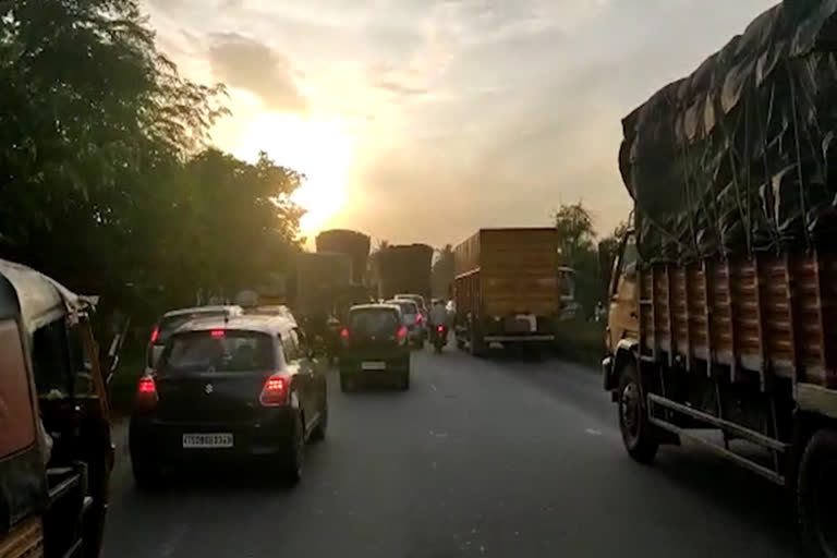 Heavy traffic jam on Hyderabad Vijayawada highway