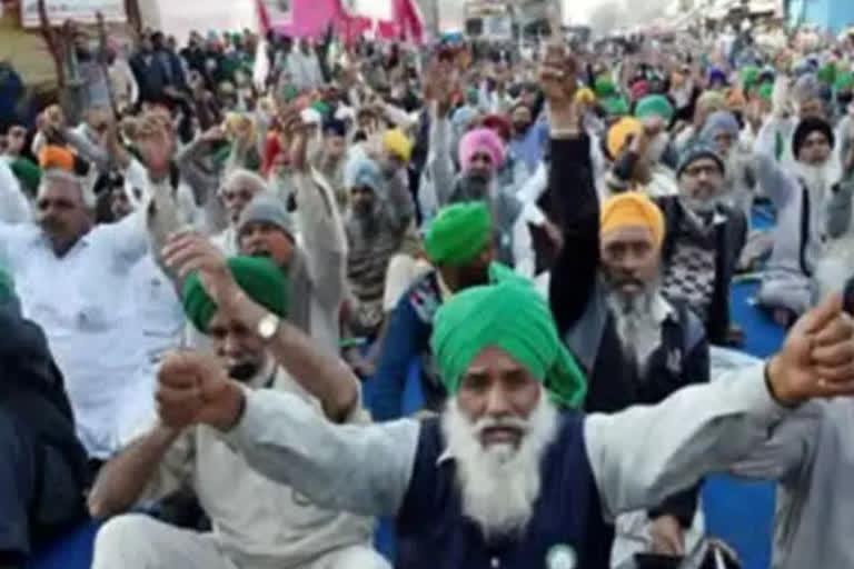 Sugarcane dues: Farmers block second side of national highway in Punjab's Phagwarac