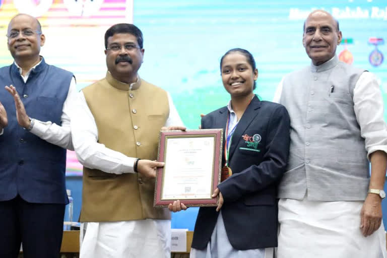 Union Education Minister Dharmendra Pradhan honored the participants