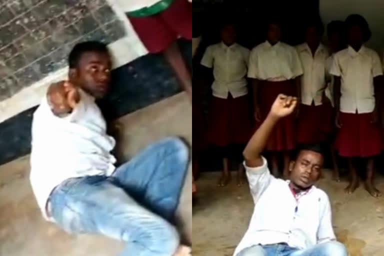 A video of a teacher suspected to be drunk sleeping inside a classroom has gone viral  video of the principal who came to school drunk goes viral  സ്‌കൂളിൽ മദ്യപിച്ച് പാമ്പായെത്തി പ്രിൻസിപ്പാൾ  ജാർഖണ്ഡിൽ മദ്യപിച്ച് സ്‌കൂളിലെത്തി അധ്യാപകൻ  വൈറൽ വീഡിയോ  Viral video  JHARKHAND VIRAL VIDEO