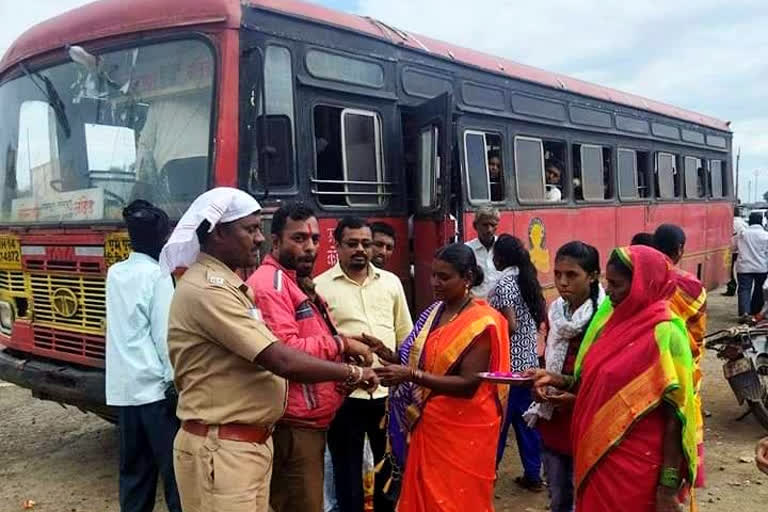 rakhi was tied on road by stopping the st bus for brother who was performing his duty in latur