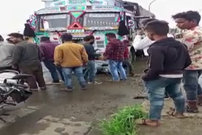 Truck trampled father and son