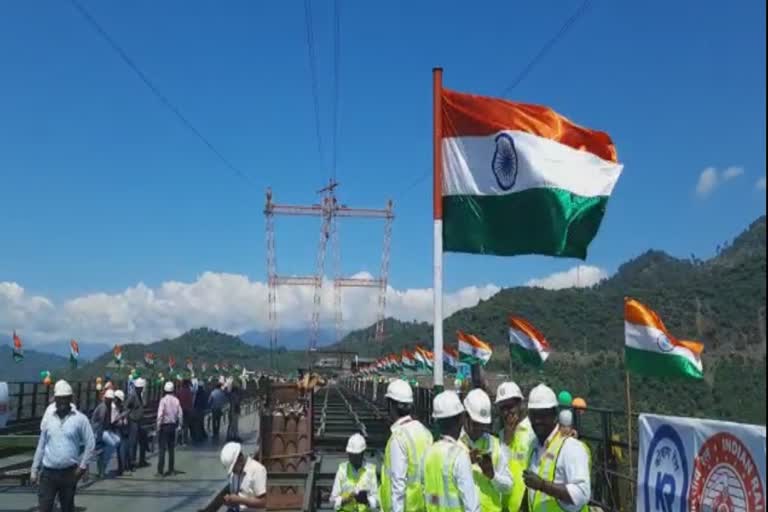 worlds-highest-chenab-railway-bridge-deck-work-completed