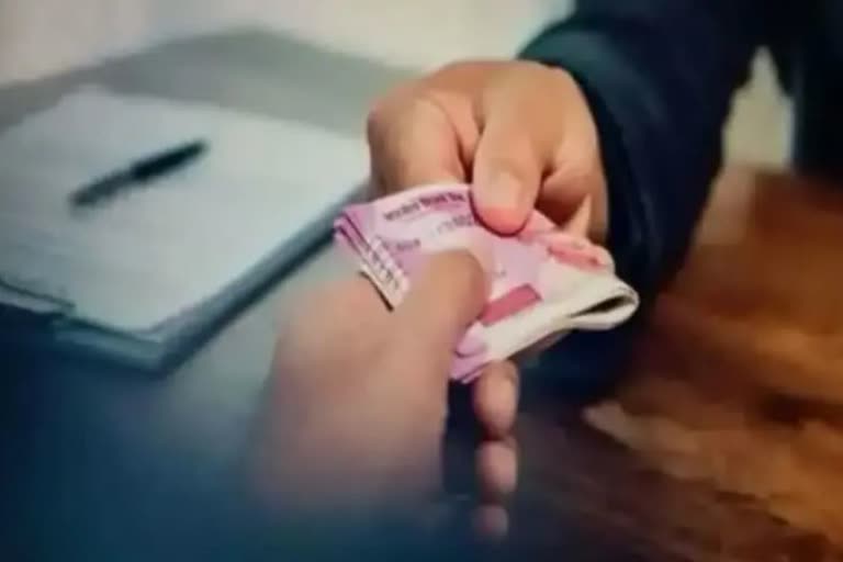 cbi-arrests-revenue-official-in-jammu-for-taking-bribe