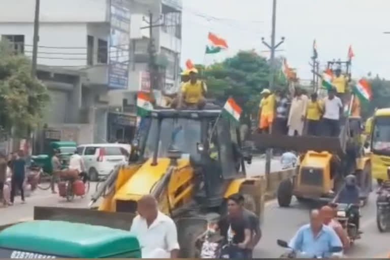 Bulldozer Tiranga Yatra by Dadri Municipality