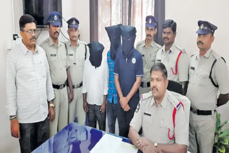 Andhra Madanapalle quotation murder updations  Andhra Pradesh quotation murder arrested culprits including father  ആന്ധ്രാപ്രദേശില്‍ രണ്ട് ലക്ഷത്തിന്‍റെ ക്വട്ടേഷന്‍ നല്‍കി കൊല  ക്വട്ടേഷന്‍ നല്‍കി മകനെ കൊന്നു