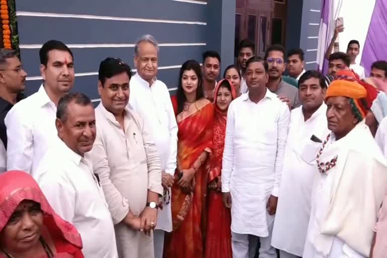 CM Gehlot Met Freedom Fighters