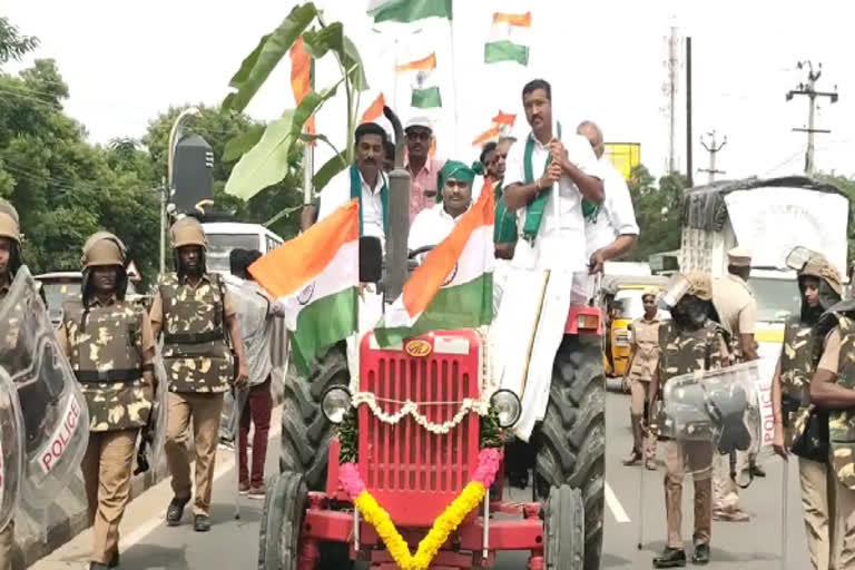 சுதந்திர தின விழா கொண்டாட்டம்.., விவசாய அணி சார்பில் டிராக்டர் பேரணி..,