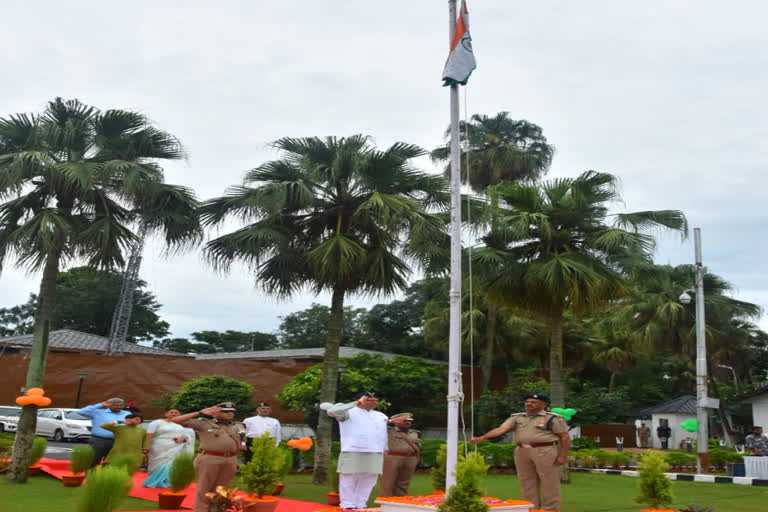 CM Pushkar Singh Dhami Host flag