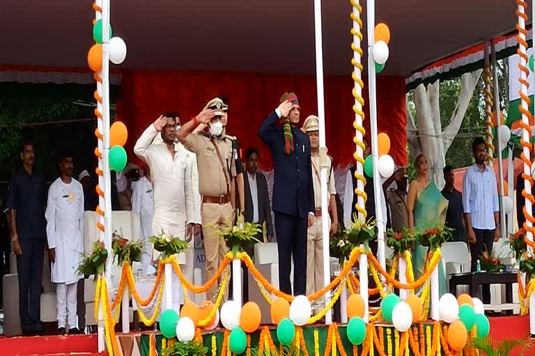 Governor Ramesh Bais hoisted national flag in Dumka