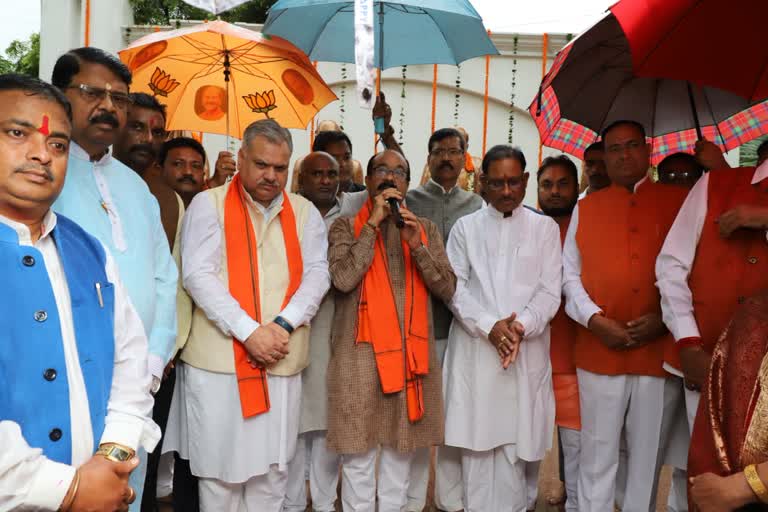 Flag hoisting done in BJP state office raipur