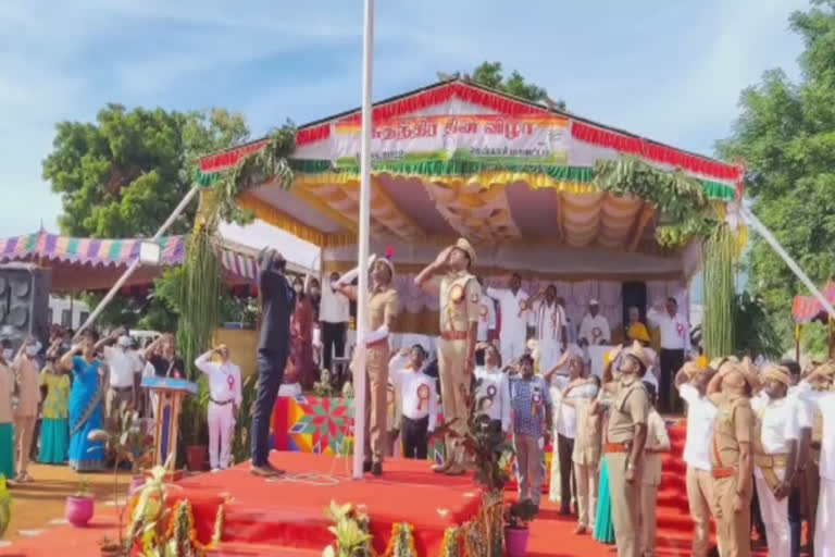 தென்காசி அரசு ஆண்கள் மேல்நிலைப் பள்ளியில் சுதந்திர தின விழா கொண்டாட்டம்