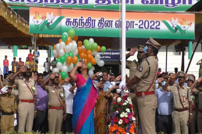 புறாக்களை வானில் பறக்க விட்டு சுதந்திர தின விழா கொண்டாட்டம்!!!
