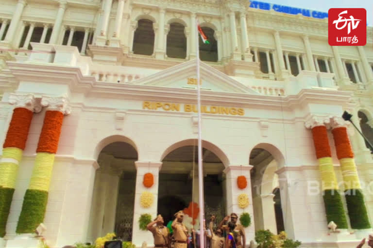 சென்னை ரிப்பன் மாளிகையில் தேசிய கொடி ஏற்றிய மேயர் பிரியா