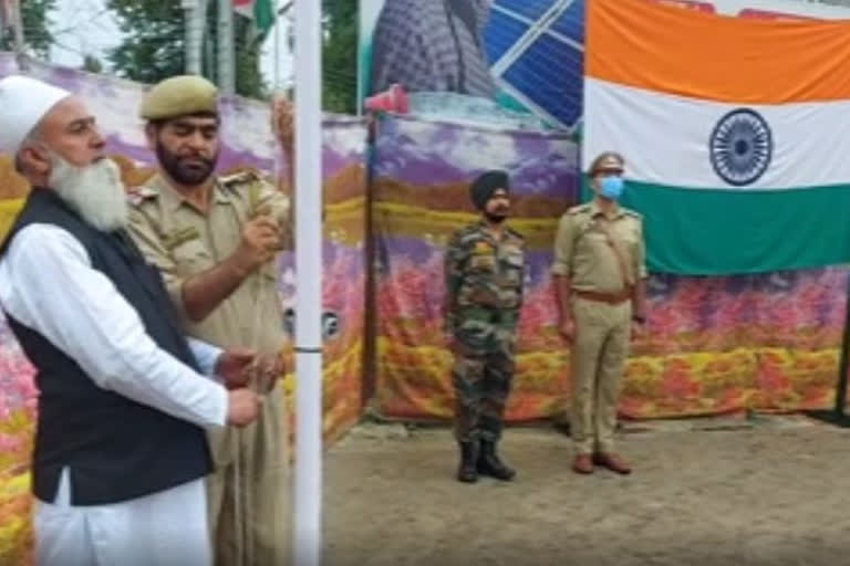 National flag hosted in Budgam's Suibag for the first time since India's Independence