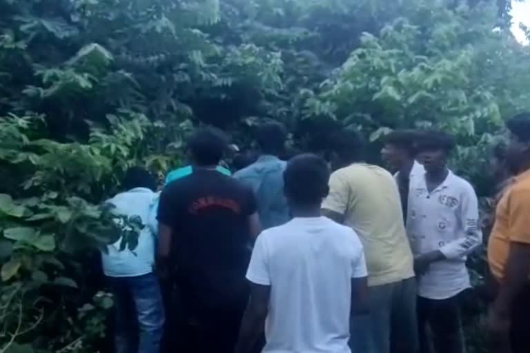 Dead body found hanging from tree in Dhanbad, fear of murder