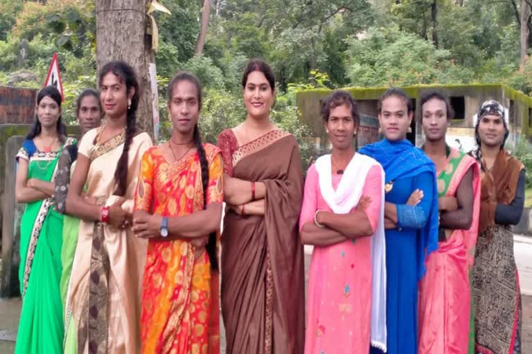 Transgenders get appointment in Bastar Fighters Police  transgender happy after getting selected in bastar Fighters Police  Transgender selected in Bastar Fighters  Bastar Fighters Police  ಪೊಲೀಸ್​ ಇಲಾಖೆಗೆ 9 ತೃತೀಯ ಲಿಂಗಿಗಳು ಆಯ್ಕೆ  ದ್ಯದರಲ್ಲೇ ನಕ್ಸಲ್​ ವಿರುದ್ಧ ಕಣಕ್ಕಿಳಿಯಲಿರುವ ಟ್ರಾನ್ಸ್‌ಜೆಂಡರ್ಸ್​ ಬಸ್ತಾರ್ ಫೈಟರ್ಸ್ ಪೊಲೀಸ್​ ಪರೀಕ್ಷೆ  ಬಸ್ತಾರ್ ಫೈಟರ್ಸ್​ ಪೊಲೀಸ್​ ಬಸ್ತಾರ್ ಫೈಟರ್ಸ್‌ನಲ್ಲಿ ಛತ್ತೀಸ್‌ಗಢದ 9 ಟ್ರಾನ್ಸ್‌ಜೆಂಡರ್‌ಗಳನ್ನು ಆಯ್ಕೆ