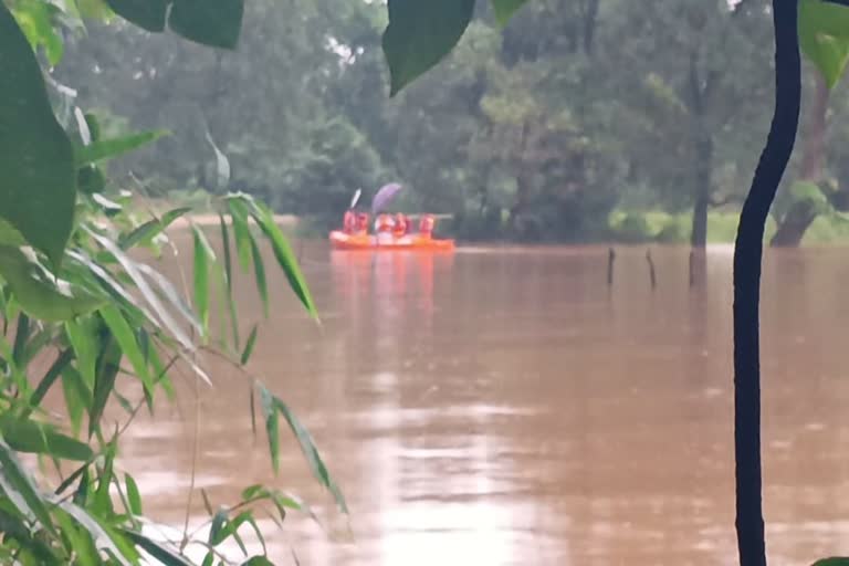 Boat capsizes while crossing Burgi Nala