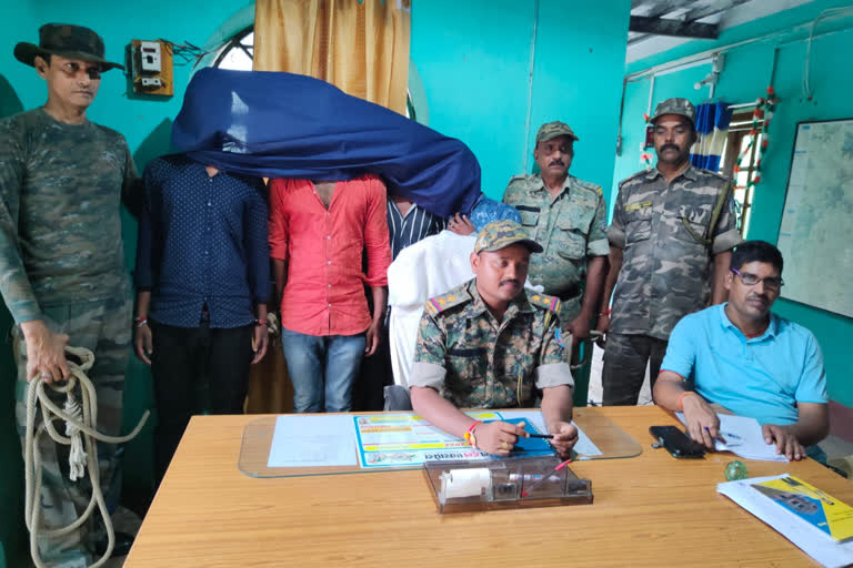 Four youths arrested with fake pistol in Pakur