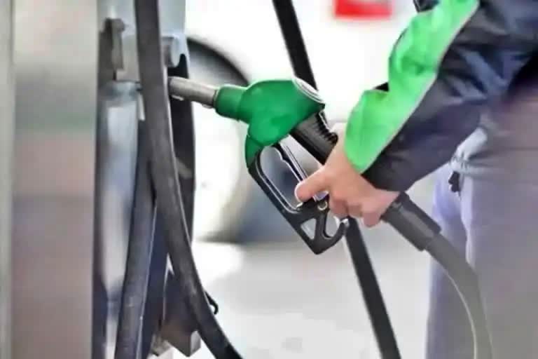 petrol diesel price update on 17th August 2022  petrol diesel price update  petrol price  diesel price  petrol diesel price in tamil nadu  பெட்ரோல் டீசல் விலை  இன்றைய பெட்ரோல் டீசல் விலை  பெட்ரோல் டீசல் விலை நிலவரம்  தமிழ்நாட்டில் பெட்ரோல் டீசல் விலை நிலவரம்  டீசல் விலை  பெட்ரோல் விலை