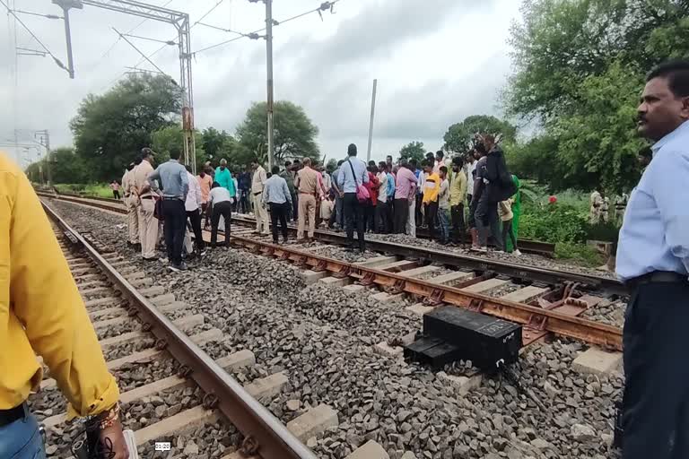 family jumps in front of goods train in mp