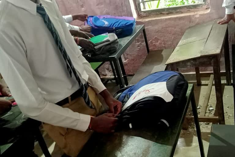 student injured after falling from roof of government school in Balrampur