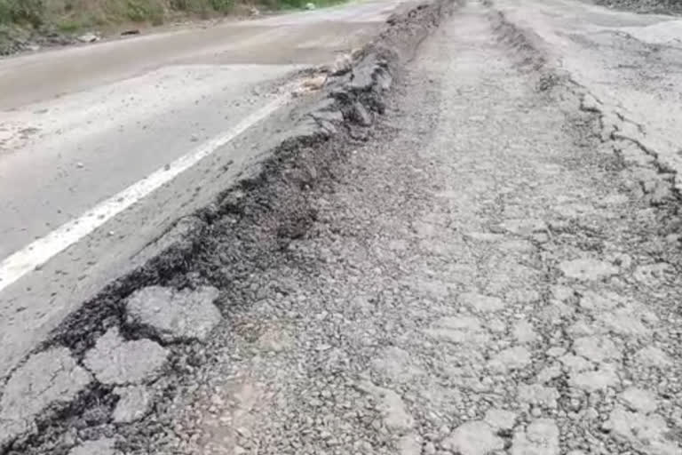 Bad material used in road construction in Solan