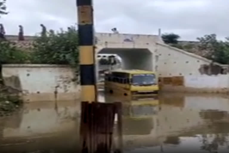 Bus with kids stuck in underpass in Sikar, rescued with the help of JCB