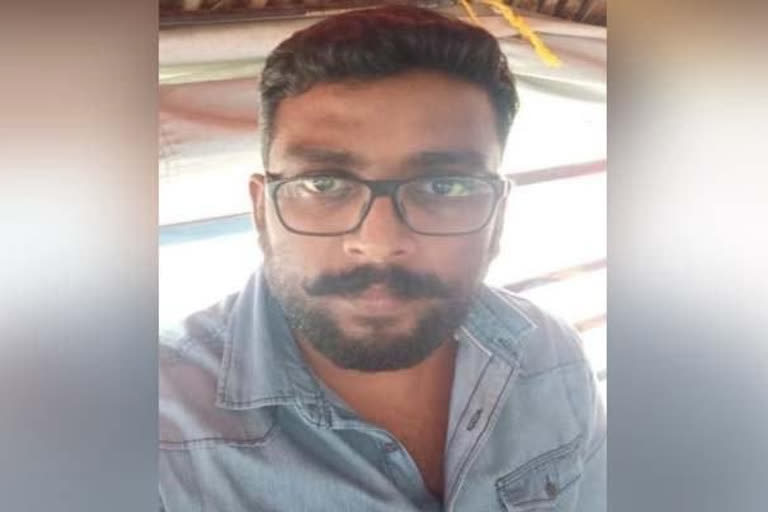 agricultural officer m j anuroop suicide kattapana  agricultural officer suicide in kattapana  agricultural officer suicide  kattapana latest news today  kattapana news today  കൃഷി ഓഫീസറെ കട്ടപ്പനയിലെ ക്വാർട്ടേഴ്‌സിനുള്ളിൽ മരിച്ച നിലയിൽ കണ്ടെത്തി  കൃഷി ഓഫീസറുടെ തൂങ്ങിമരണം  കൃഷി ഓഫീസറെ മരിച്ച നിലയിൽ കണ്ടെത്തി  കൃഷി ഓഫീസര്‍ എം ജെ അനുരൂപന്‍റെ മരണം  കട്ടപ്പന ഏറ്റവും പുതിയ വാര്‍ത്ത  ഇടുക്കി ഏറ്റവും പുതിയ വാര്‍ത്ത  കൃഷി ഓഫീസറുടെ ആത്മഹത്യ