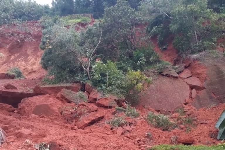 Hill collapse due to heavy rains in Uttarkannada