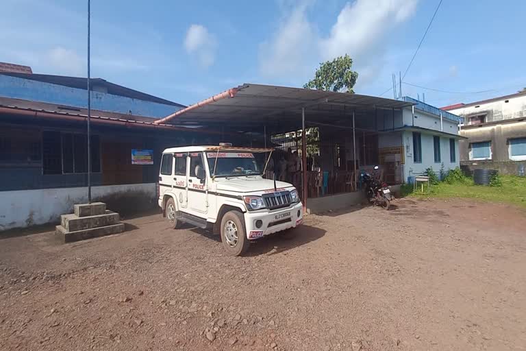 food poison  Students get Food poisoning in kasarkode  Food poisoning  Food poisoning news in kasarkode  വിദ്യാര്‍ഥികള്‍ക്ക് ഭക്ഷ്യ വിഷ ബാധ  പുഴുവരിക്കുന്ന കോഴി ബിരിയാണി  കോഴി ബിരിയാണി  ബിരിയാണി  വിദ്യാർഥികൾക്ക് ഭക്ഷ്യവിഷബാധ  കാസര്‍കോട് വിദ്യാർഥികൾക്ക് ഭക്ഷ്യവിഷബാധ  ആരോഗ്യ വകുപ്പ്  പൊലീസ്  ഭക്ഷ്യ സുരക്ഷ വകുപ്പ്