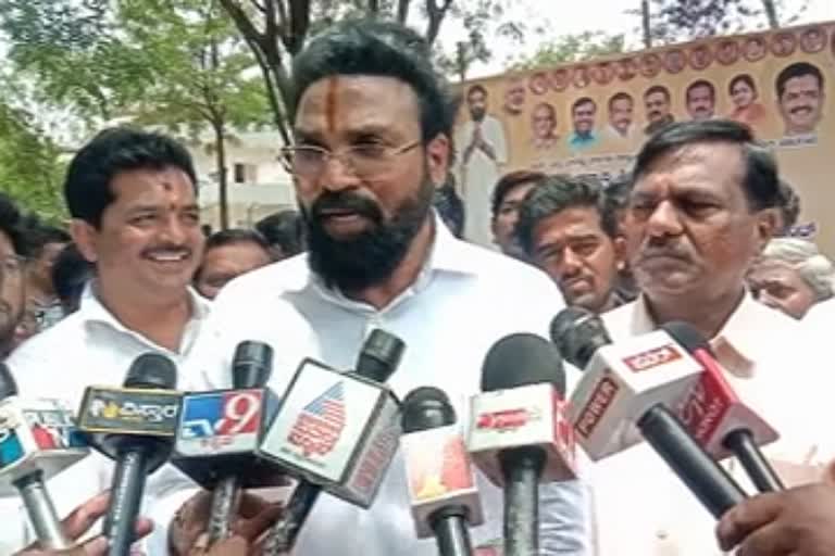 Minister Shri Ramulu spoke to the media.