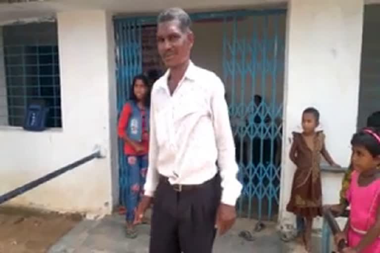 Etv Bharatvideo-of-drunken-teacher-of-balrampur-goes-viral