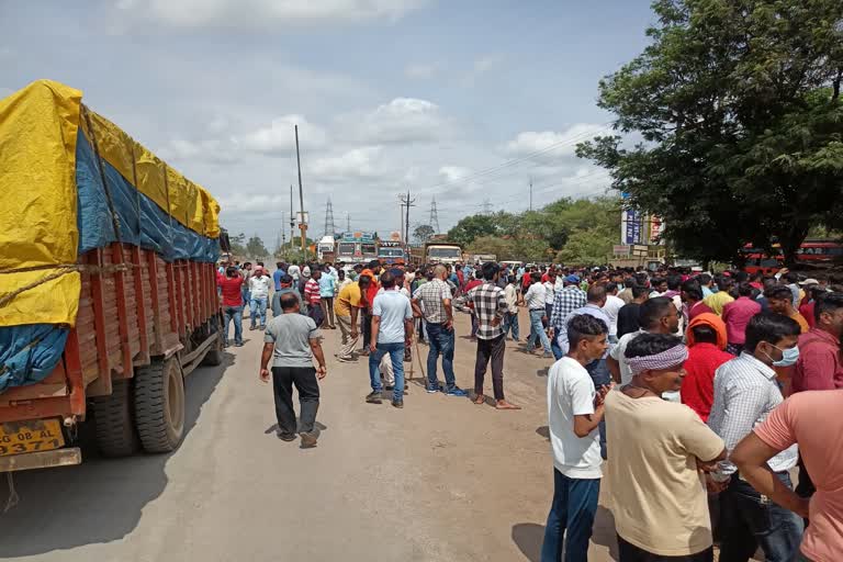 Vehicle crushed by school girl in Bhilai