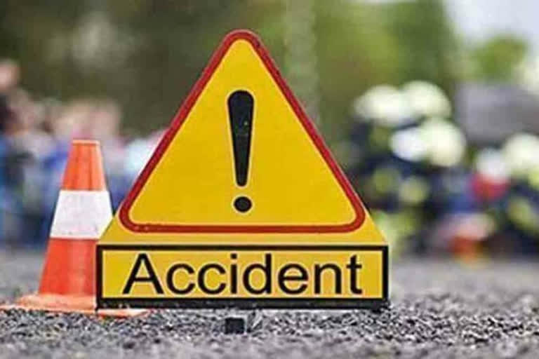 a couple who riding a bike died on spot after coming under the dumper in mumbai