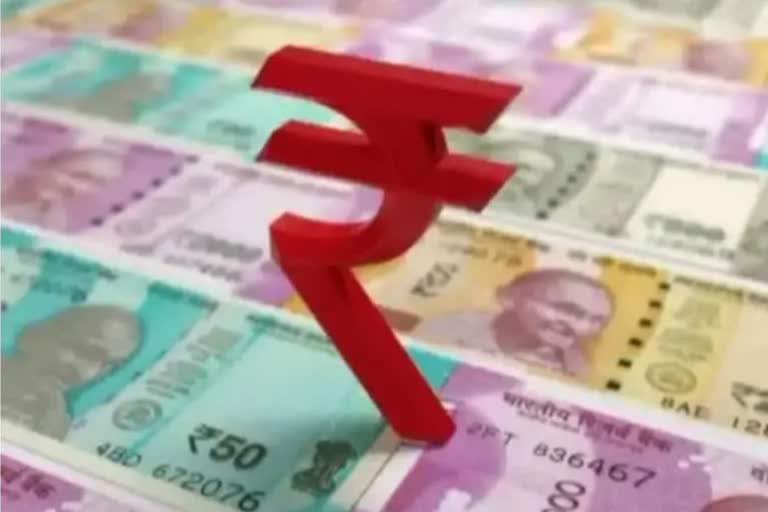 Rupee falls in early trade