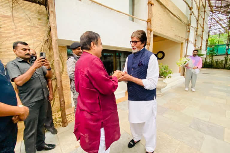 Nitin Gadkari meets Amitabh Bacchan