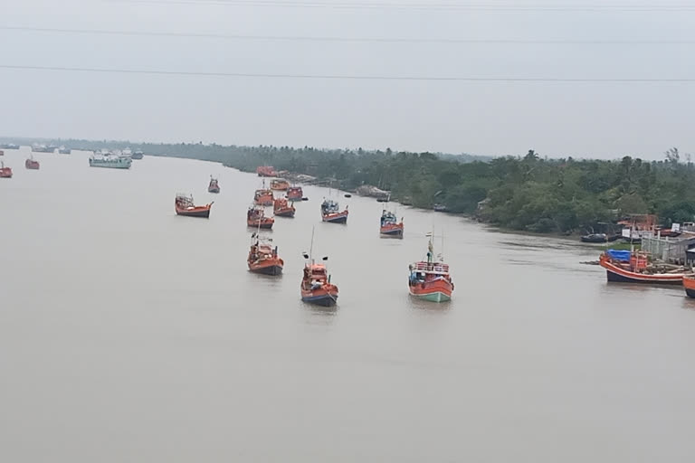 fisherman boat capsizes in Bay of Bengal fears death of several