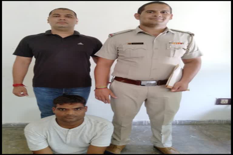 Fake policeman arrested in Faridabad