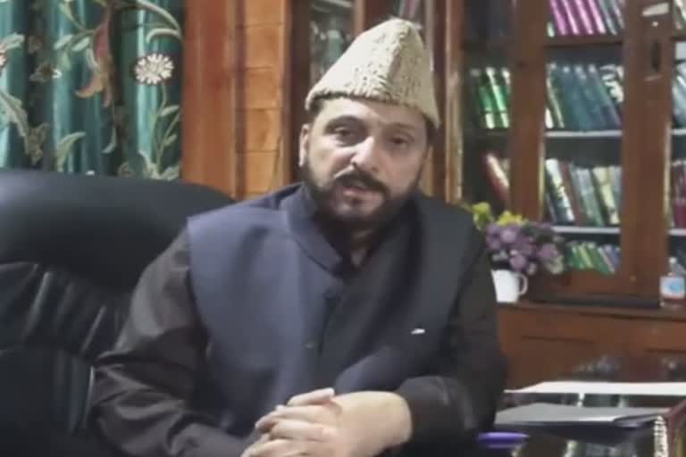 kashmirs-grand-mufti-demands-mirwaizs-release