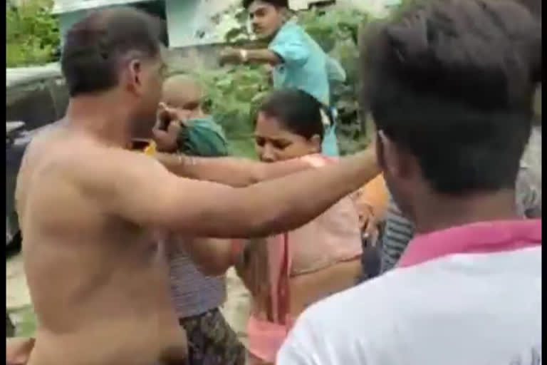 Coaching teacher thrashed for obscene behavior with girl student in Bihar's Vaishali
