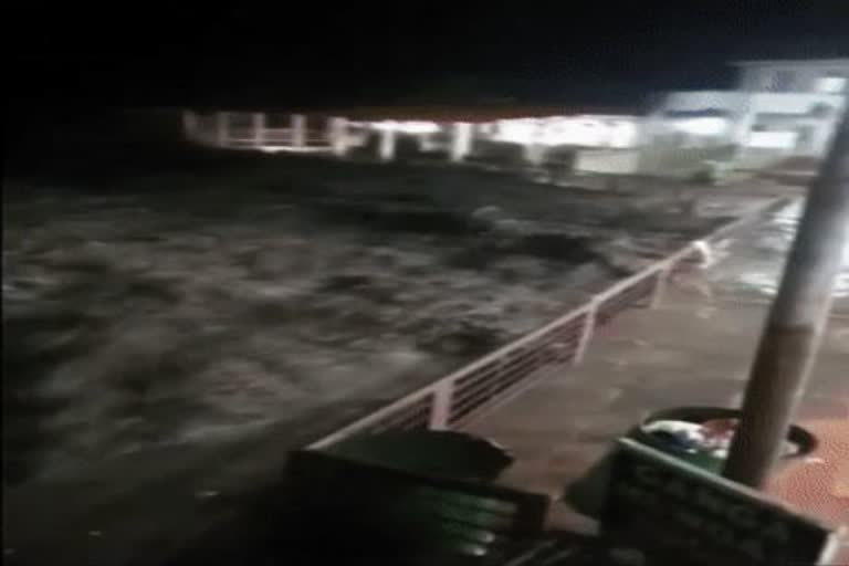 Etv BharatFlash floods near Vaishno Devi temple