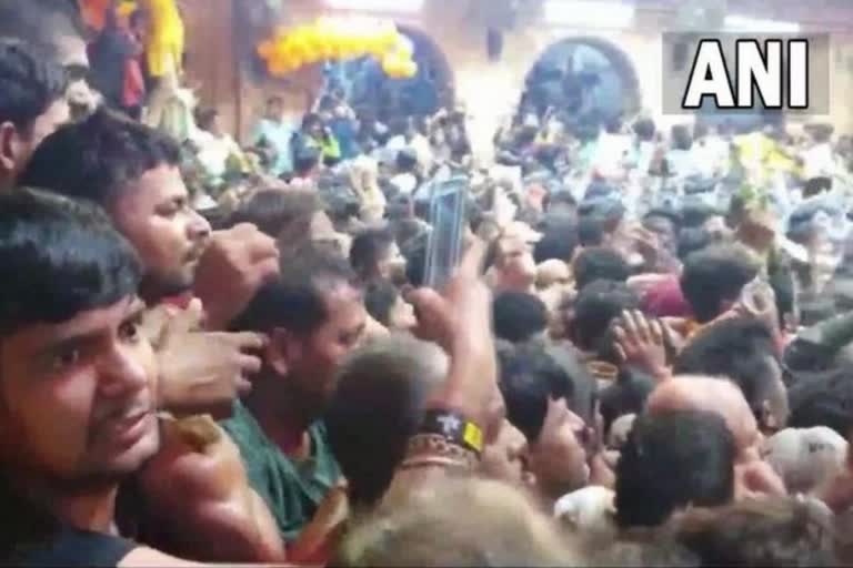 Janmashtami celebrations  Banke Bihari temple  Mathura  uttar pradesh  Two people died  August 19  Janmashtami festival  two death Banke Bihari  krishna janmashtami  ജന്മാഷ്‌ടമി ആഘോഷം  യുപി  ശ്വാസം മുട്ടി  2 പേർ മരിച്ചു  തിരക്കിൽപെട്ട്  ഉത്തർ പ്രദേശ്  മഥുര ബാങ്കെ ബിഹാരി ക്ഷേത്രം  മംഗൾ ആരതി  മഥുര  ശ്രീകൃഷ്‌ണ ജന്മഭൂമി