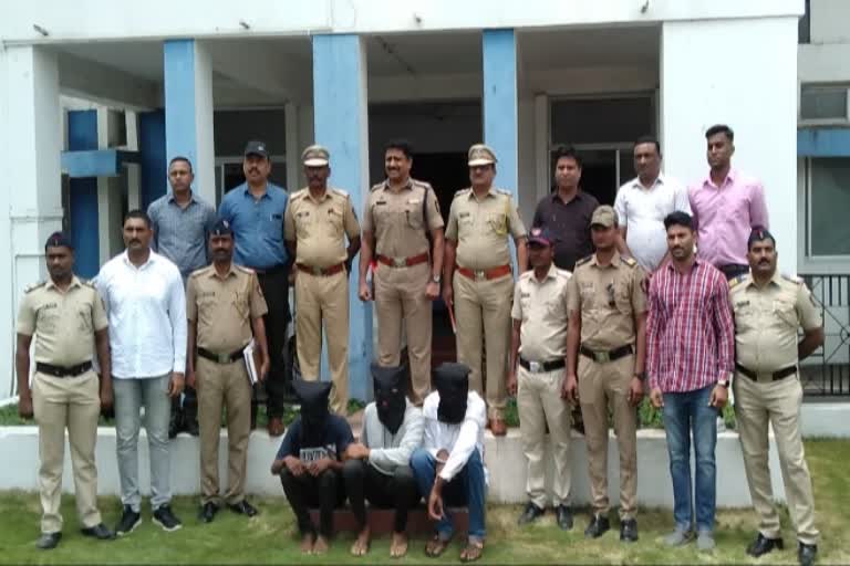 yavatmal police arrested three people