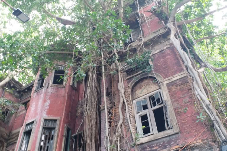 KMC unable to renovate the Heritage Building of Raja Subodh Mallik