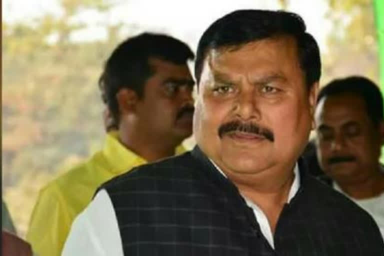 RJD MLA in Bihar caught abusing on camera, BJP spokesperson jibe's sharing the video