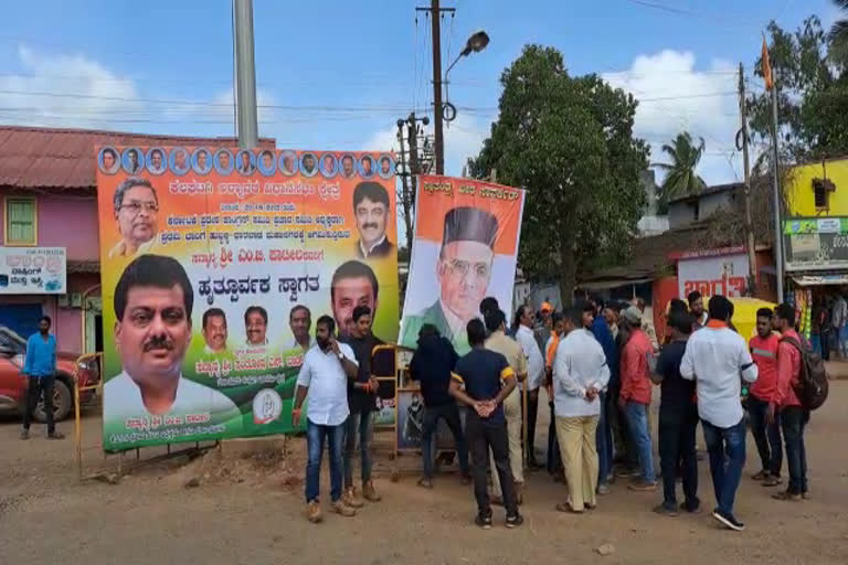 bjp-activists-put-savarkar-banner-in-dharwad