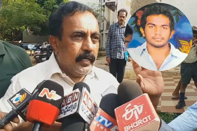 డబ్బు తీసుకొని ఇవ్వకుండా క్షోభకు గురిచేసి నా కుమారుడిని చంపేశారు