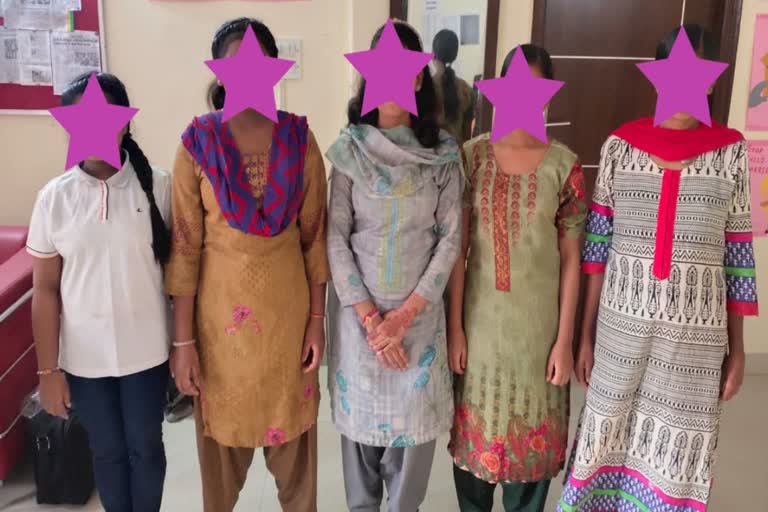 4 girls of Jharkhand were made free in Delhi